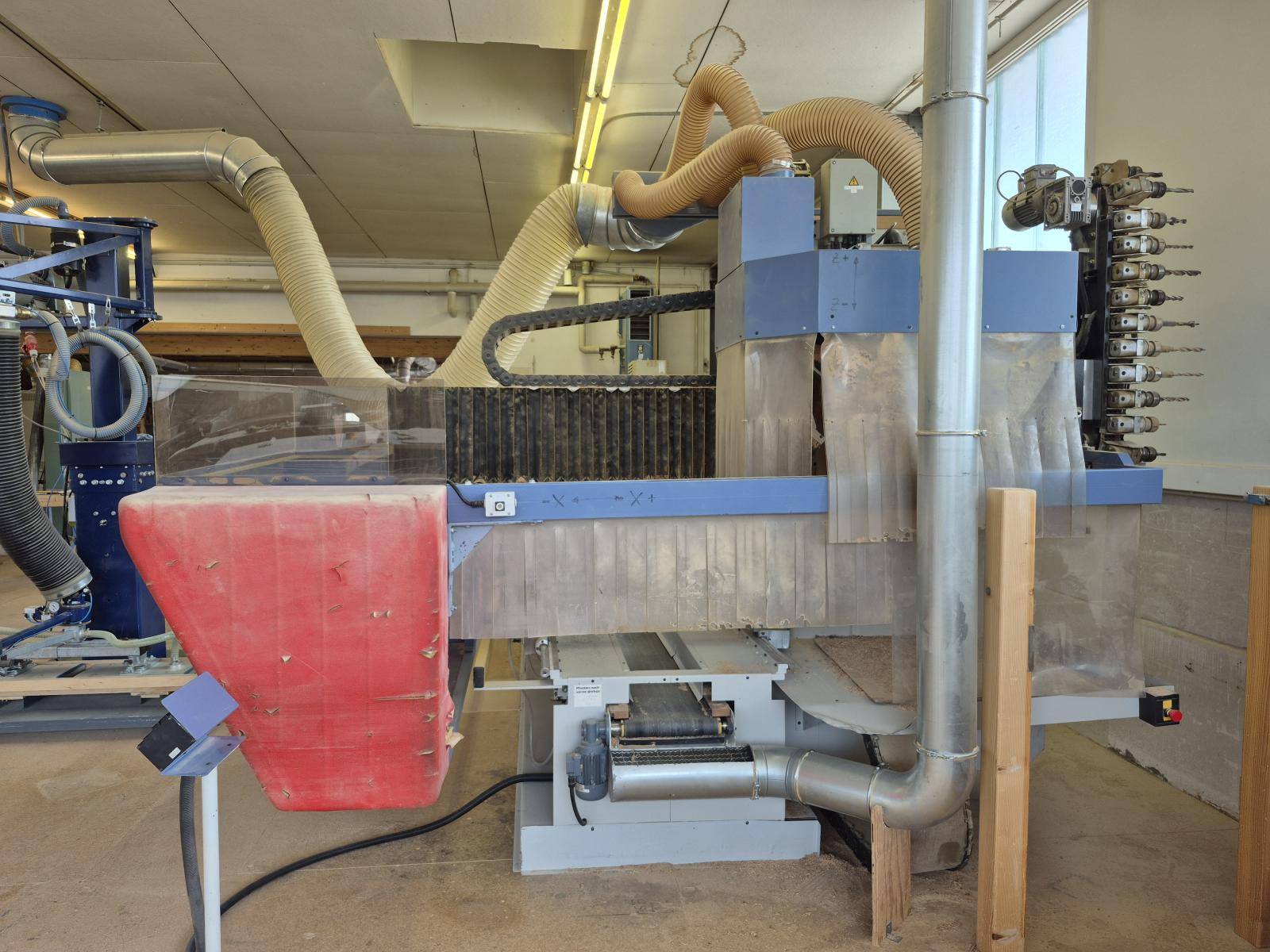 Iso. View Axis Auction MAKA 5 axes milling centre HC 57 ROBOT