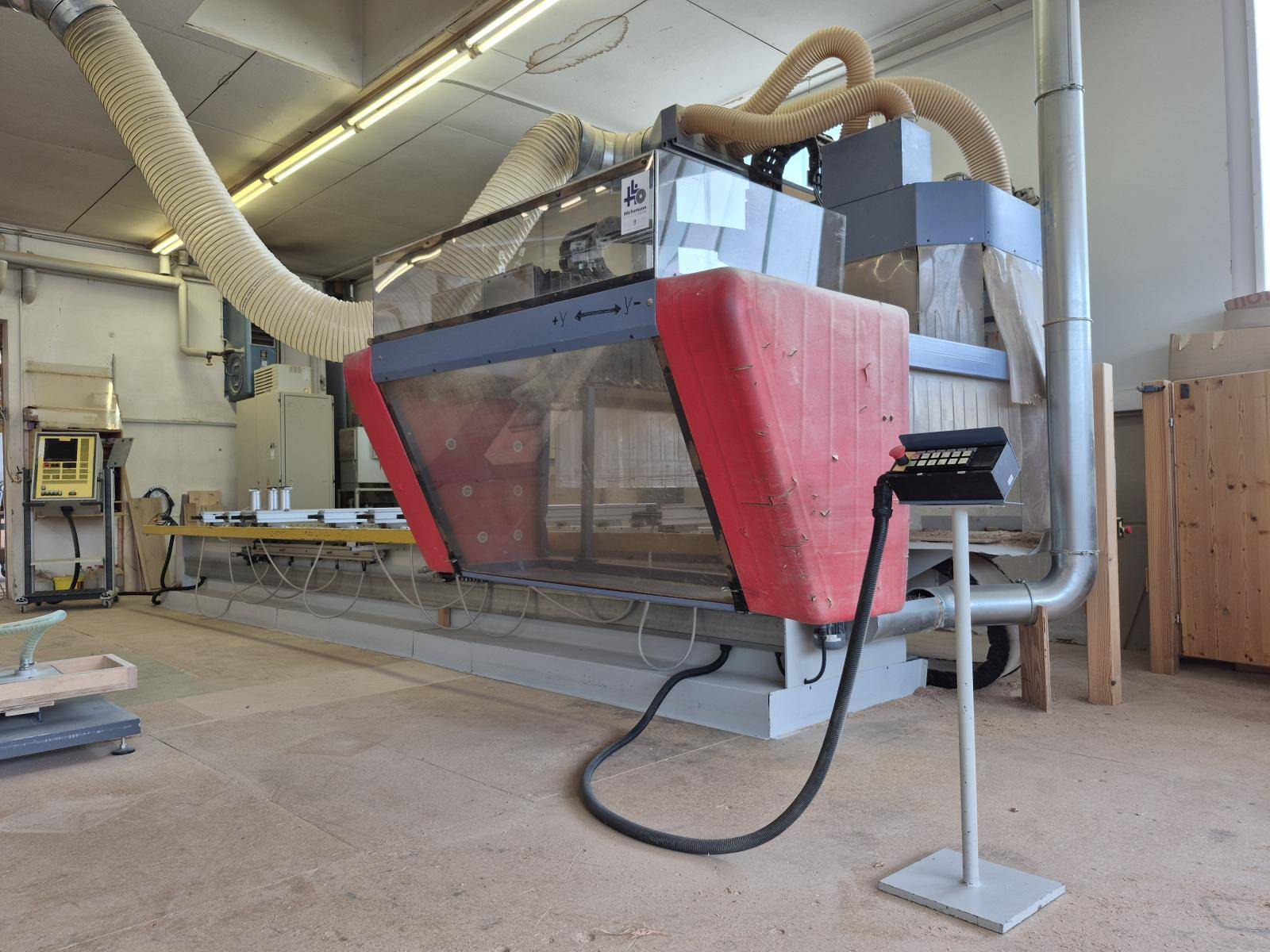 Auction MAKA 5 axes milling centre HC 57 ROBOT