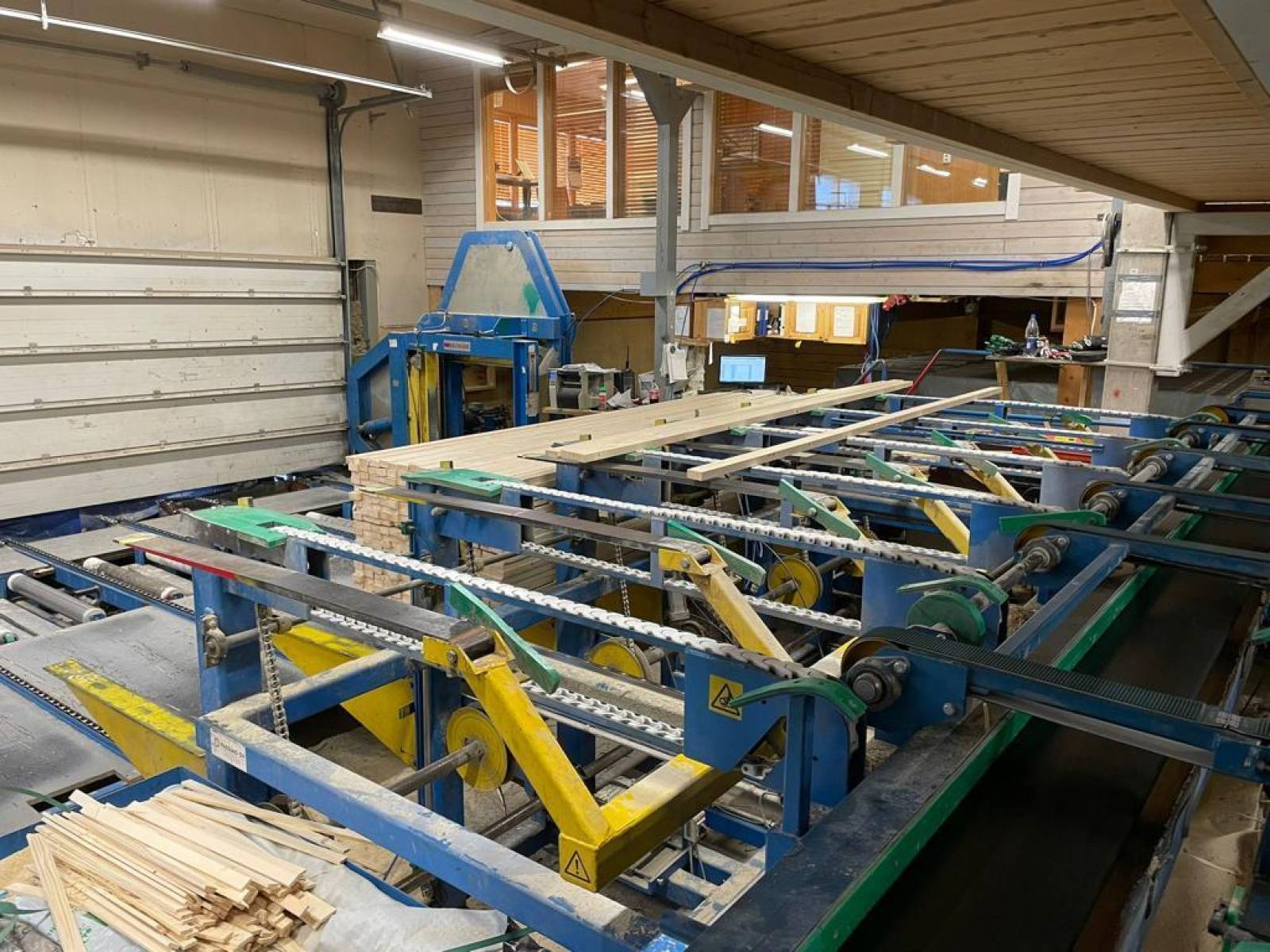 Stacking and destacking device Automatic loading and unloading system ...