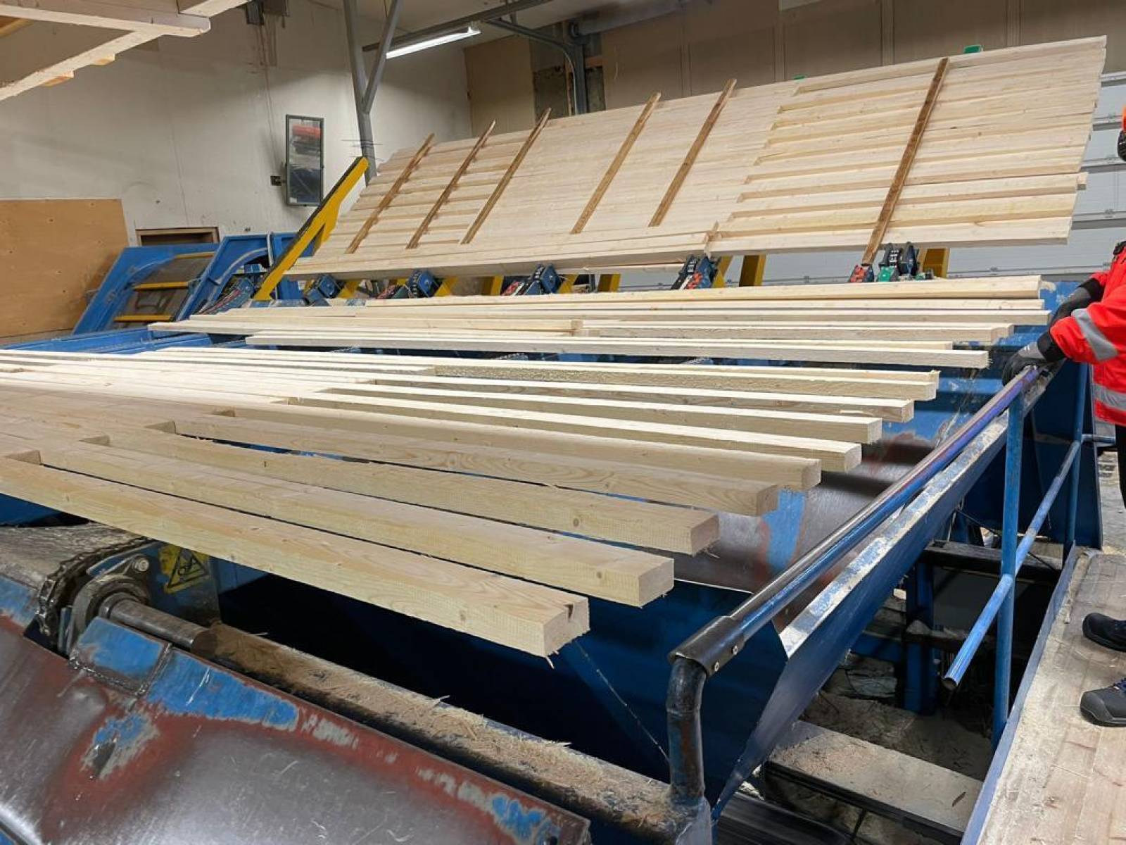 Stacking and destacking device Automatic loading and unloading system ...