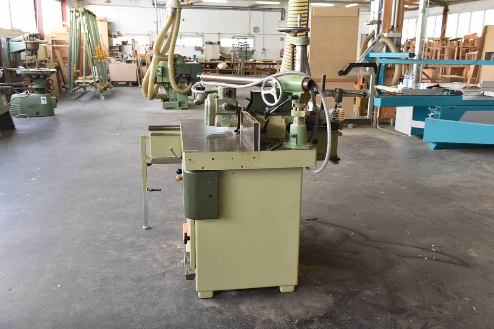 Auktion - SCM T 130N