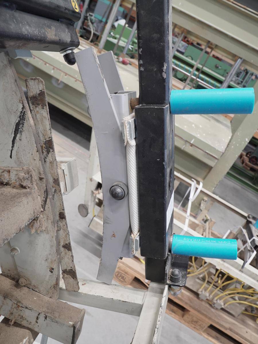 Auction 17.2.26: Assembly press for chairs TECHFA SPO