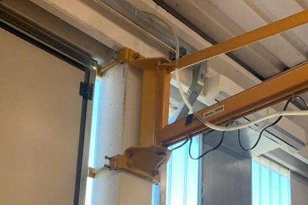 Wall-mounted slewing crane with vacuum lifter DEMAG Wall-mounted slewing crane with vacuum lifter DEMAG - Thumbnail 4