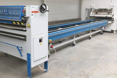Feed-through veneer press ORMA Feed-through veneer press ORMA - Thumbnail 2