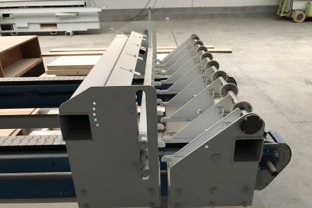 Feed-through veneer press ORMA Feed-through veneer press ORMA - Thumbnail 6