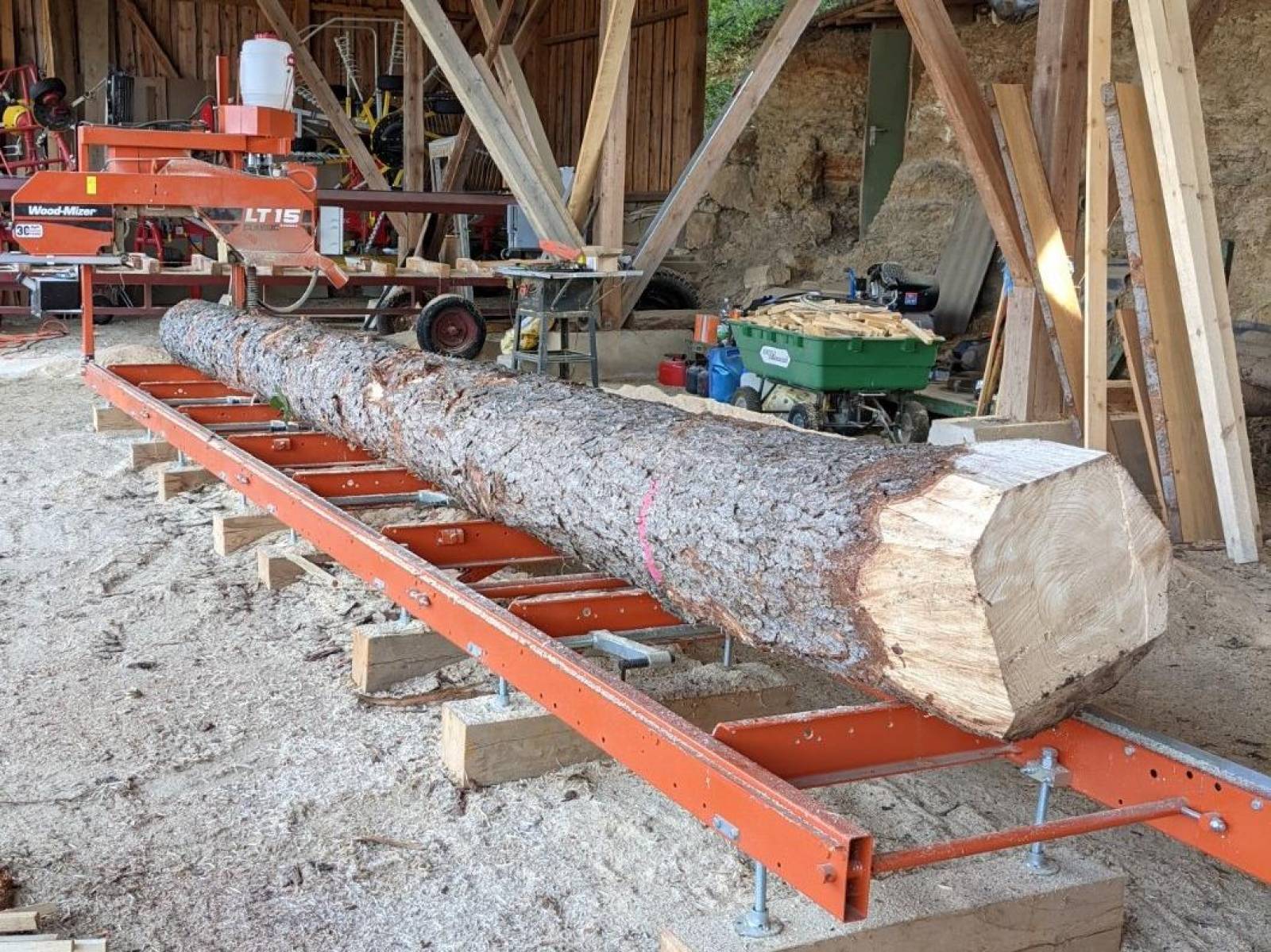Sierra de cinta - max. ø 28 x 11' (ø 710 x 3 300 mm)  LT15 - Wood-Mizer - para  madera / de doble columna / horizontal